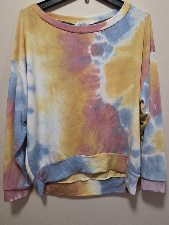 white birch Tops - White Birch Pastel Tie-Dye Crewneck Sweatshirt/Shorts Set - Women's Size M